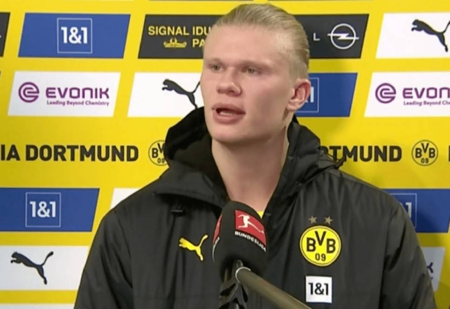 德媒：金玟哉大腿肌肉疼痛，可能会伤缺数场（德媒：金玟哉大腿肌肉不适，或缺席多场比赛）