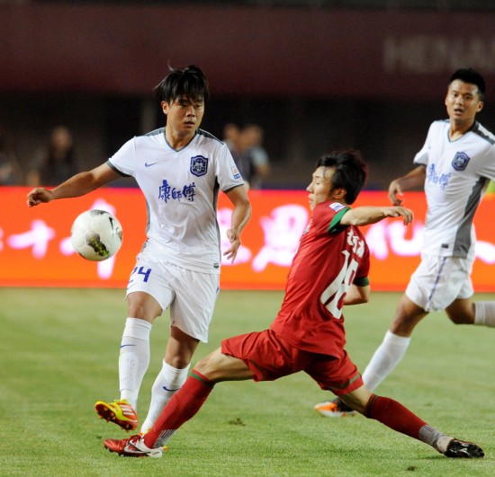 亚特兰大4-0十人热那亚晋级意杯8强，吉姆西蒂、德容恩破门（意大利杯：亚特兰大4-0击败十人热那亚闯入八强，吉姆西蒂、德容恩建功）