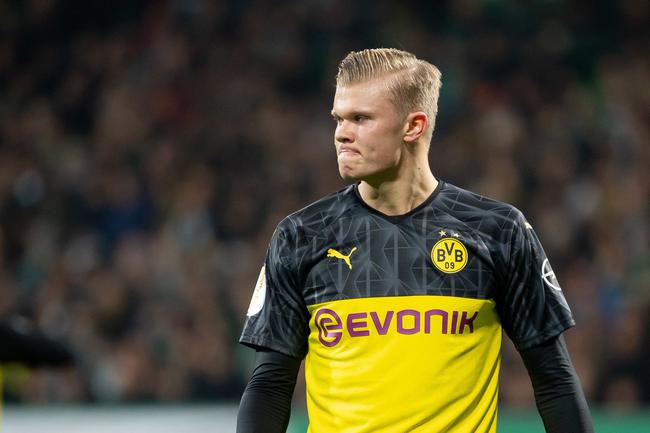 欧冠赛前穆里尼奥与两名昔日弟子重逢，并亲吻了斯内德的光头（欧冠前夜，穆里尼奥与两位旧将重逢，亲吻斯内德光头成看点）