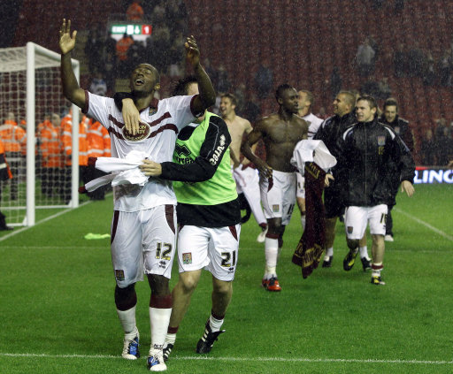 记者：苏亚雷斯有望重返民族队，数小时内将与主教练进行对话（记者称苏亚雷斯或回归民族队，预计数小时内与主帅会谈）