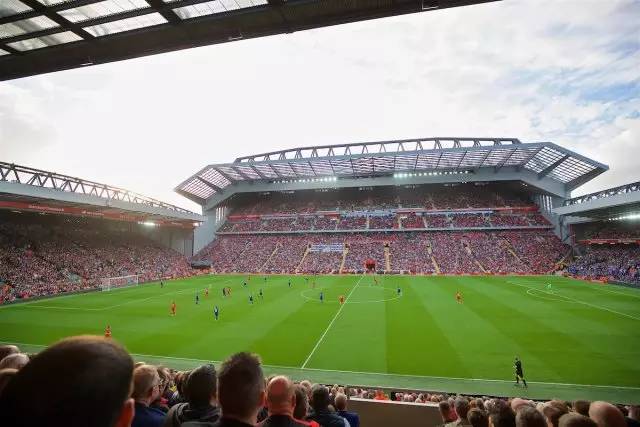 姆巴佩西甲第15轮狂轰3球，助皇马3-0胜毕巴，状态惊人，成为当世足坛第一人。（西甲第15轮，姆巴佩帽子戏法助皇马3-0毕巴，状态惊艳，直指当今足坛第一人）