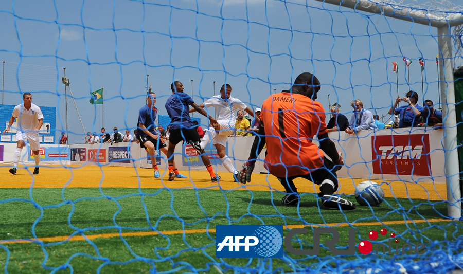 马德兴：中国足球管理组织没上道，没有协调好内卷和外战矛盾（马德兴：足球管理层仍不到位，内卷与外战冲突处理不当）